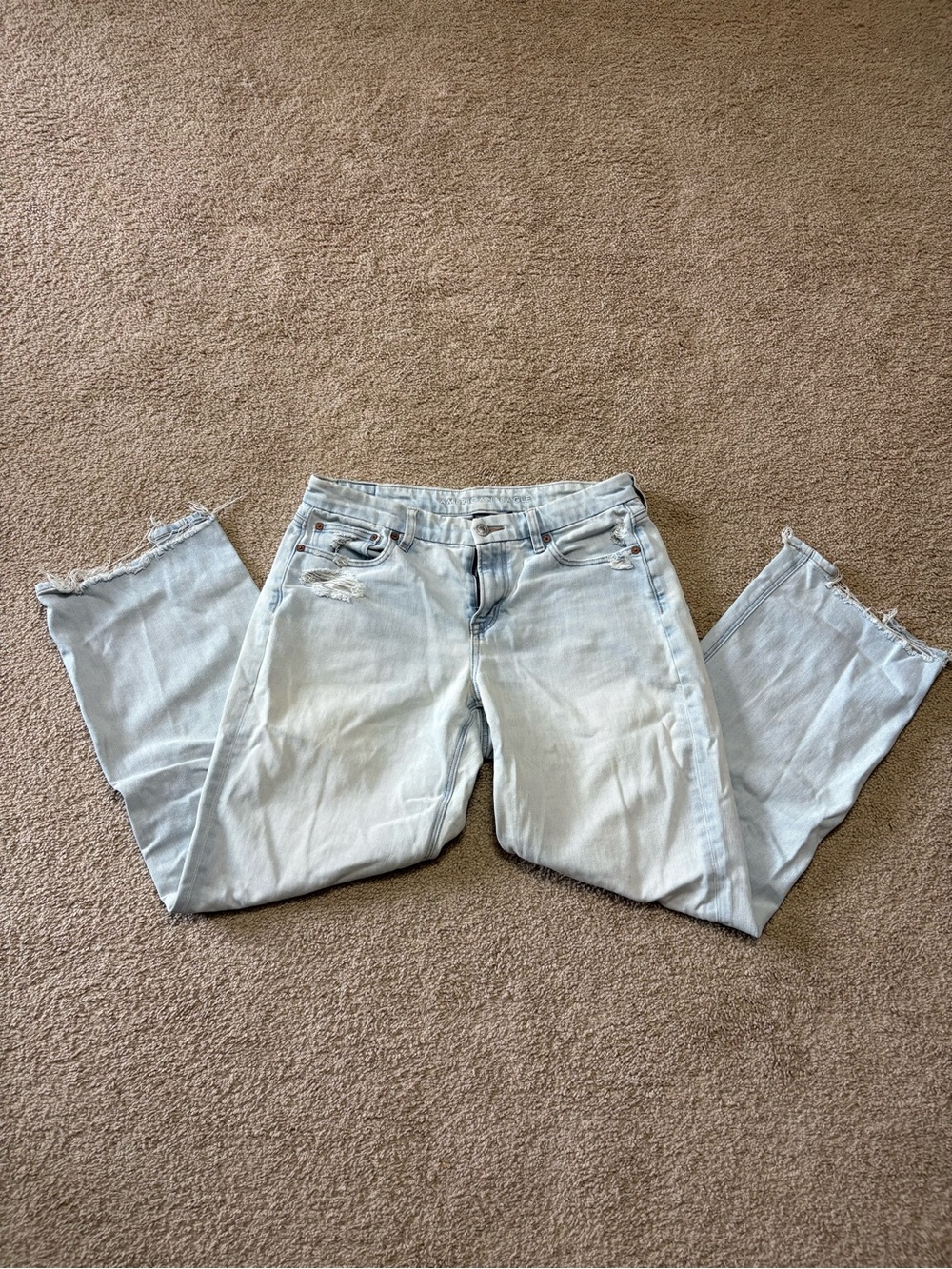 American Eagle Outfitters Light Blue Cropped Distressed Jeans